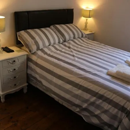 Apartment Luxury Victorian Garden Sleeps 8 *