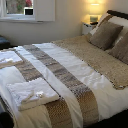 Apartment Luxury Victorian Garden Sleeps 8