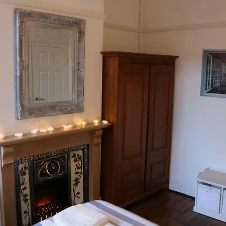 Luxury Victorian Garden Sleeps 8 Bristol