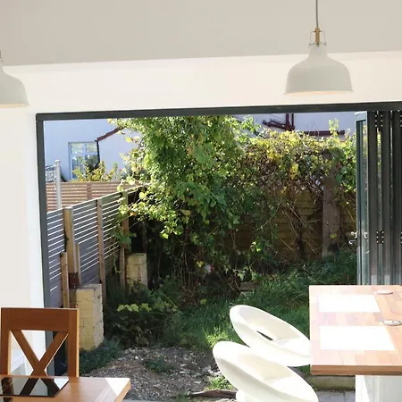 Apartment Luxury Victorian Garden Sleeps 8