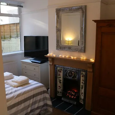 Luxury Victorian Garden Sleeps 8 Daire Bristol