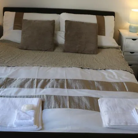 Luxury Victorian Garden Sleeps 8 * Bristol