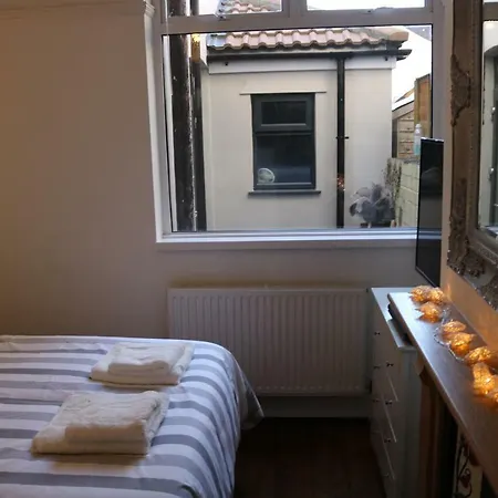 Daire Luxury Victorian Garden Sleeps 8 Bristol