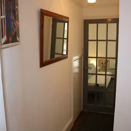 Apartment Luxury Victorian Garden Sleeps 8