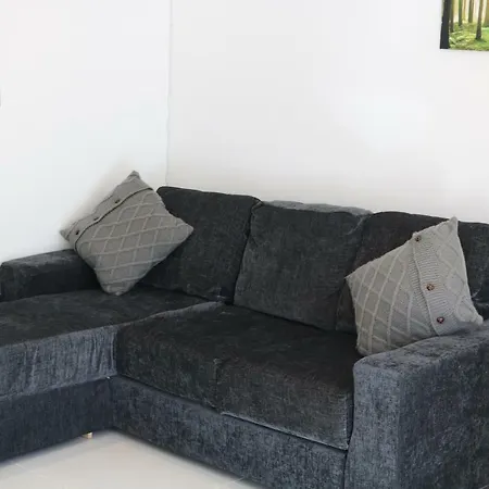 Luxury Victorian Garden Sleeps 8 Apartment Bristol
