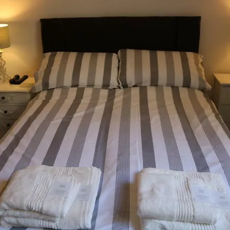 Luxury Victorian Garden Sleeps 8 * Bristol