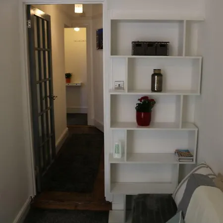 Apartment Luxury Victorian Garden Sleeps 8 *
