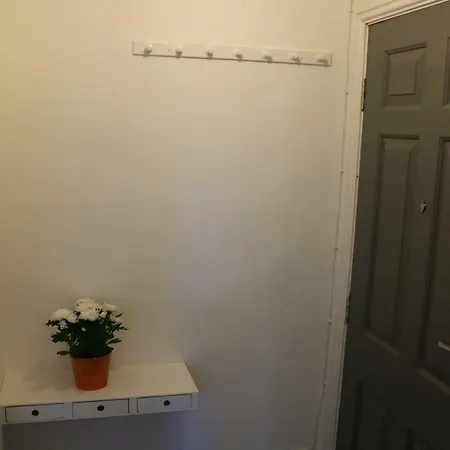 Luxury Victorian Garden Sleeps 8 Apartment *