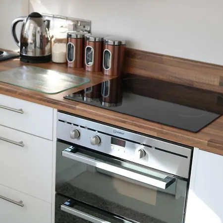 Luxury Victorian Garden Sleeps 8 Apartment *