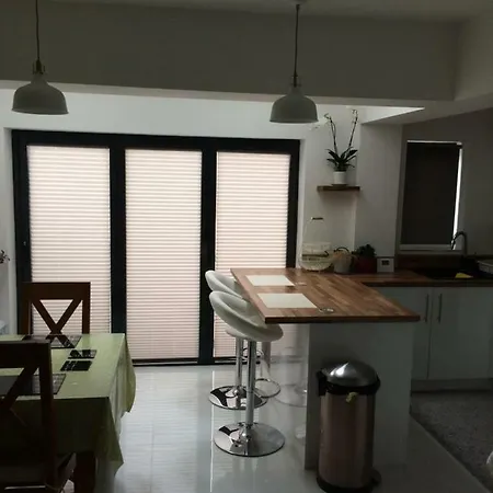 Apartment Luxury Victorian Garden Sleeps 8
