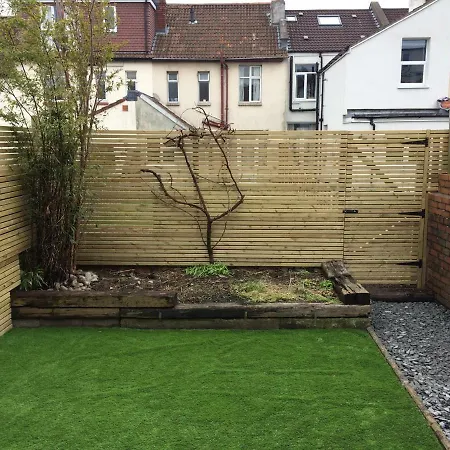 Luxury Victorian Garden Sleeps 8 Apartment